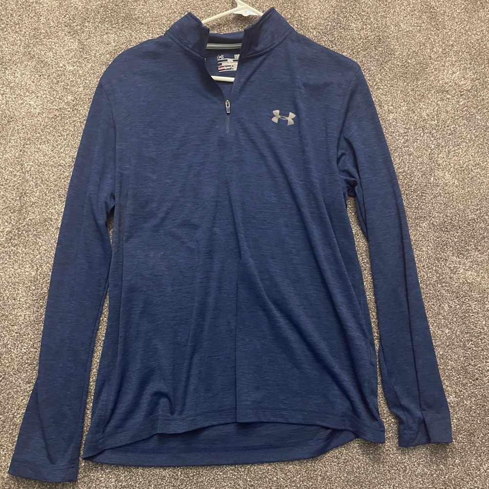 Under armor navy blue loos size:Large long swear quarter zip